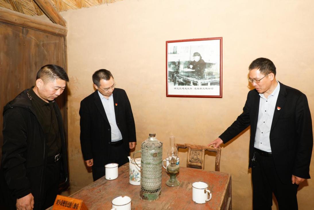 港產(chǎn)公司黨支部開(kāi)展&ldquo;緬懷革命先烈 傳承紅色基因&rdquo;主題黨日活動(dòng)3.jpg