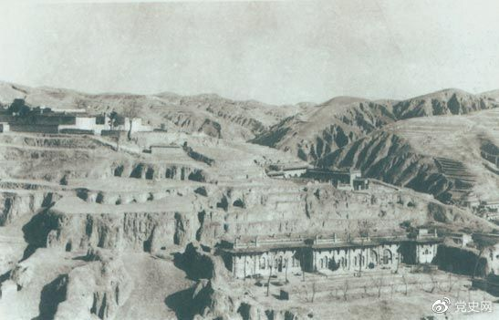 1947年12月25日至28日，中共中央在陜北米脂楊家溝召開擴(kuò)大會(huì)議（十二月會(huì)議）。圖為會(huì)議會(huì)址。